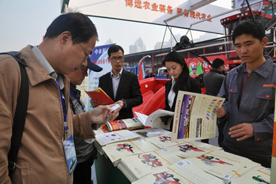 中农农机控股携旗下企业亮相2014全国农机展 展示农业机械化新成果